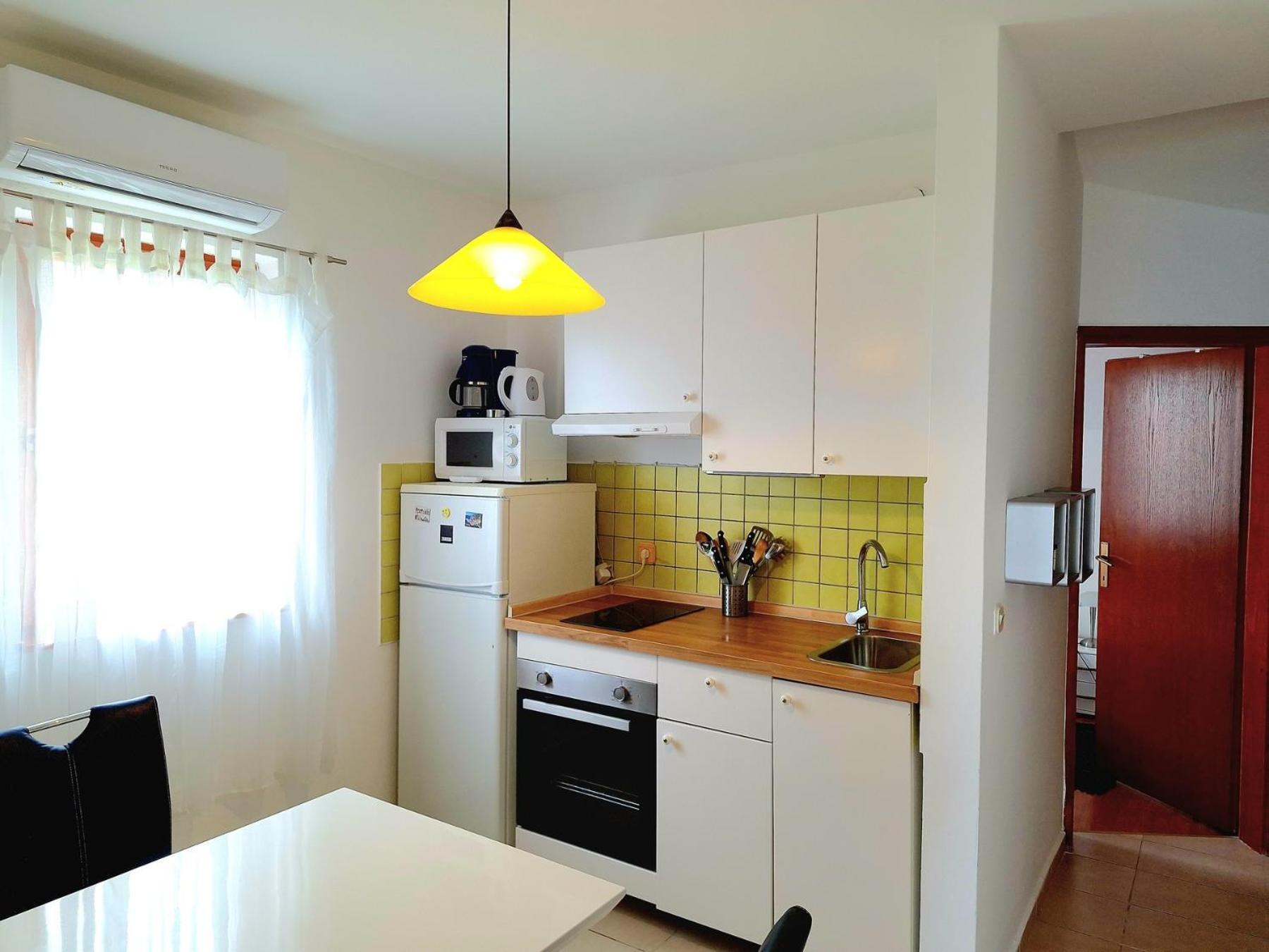 Apartment Matea - 20M From The Beach Cesarica Exterior foto