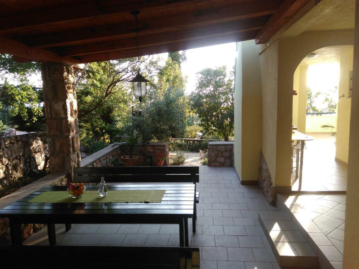 Apartment Matea - 20M From The Beach Cesarica Exterior foto